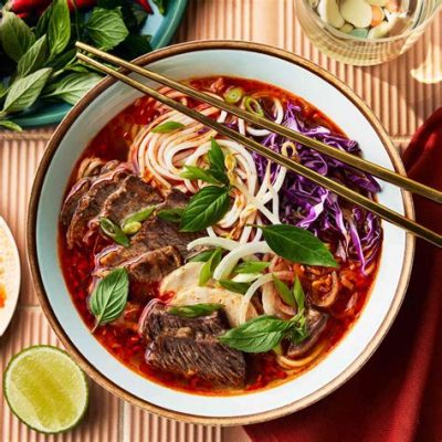 Bún Bò Huế: Uma Sinfonia Picante e Refrescante de Caldo Azedo e Macarrão Fina!