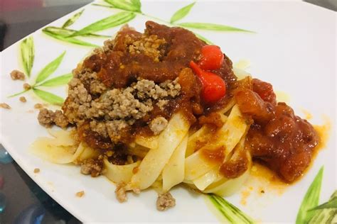  Macarrão de Maíz Com Carne de Pato e Pimenta Picante: Uma Fusão Irresistível de Sabores Afiados e Texturas Reconfortantes!